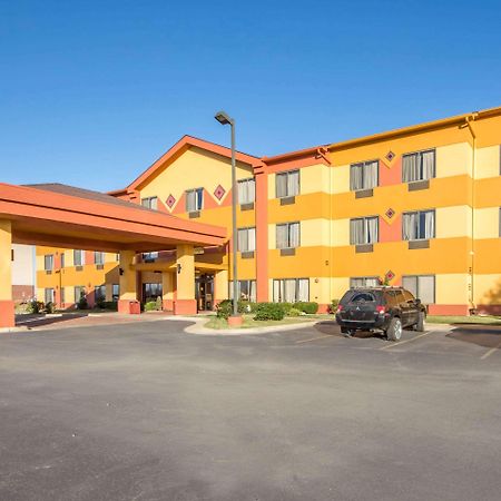 Quality Inn & Suites Midamerica Industrial Park Area Pryor Creek Exterior photo