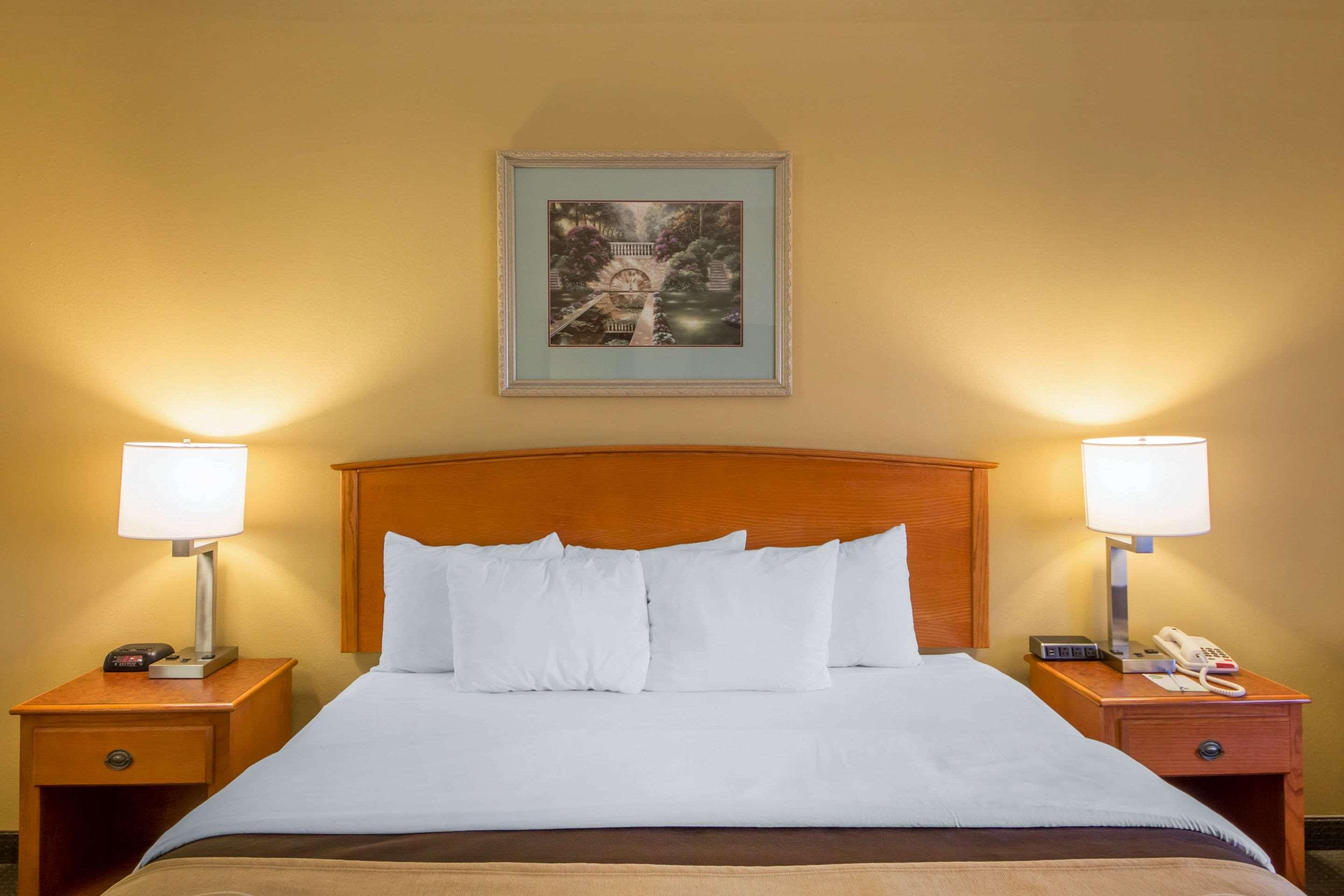 Quality Inn & Suites Midamerica Industrial Park Area Pryor Creek Exterior photo