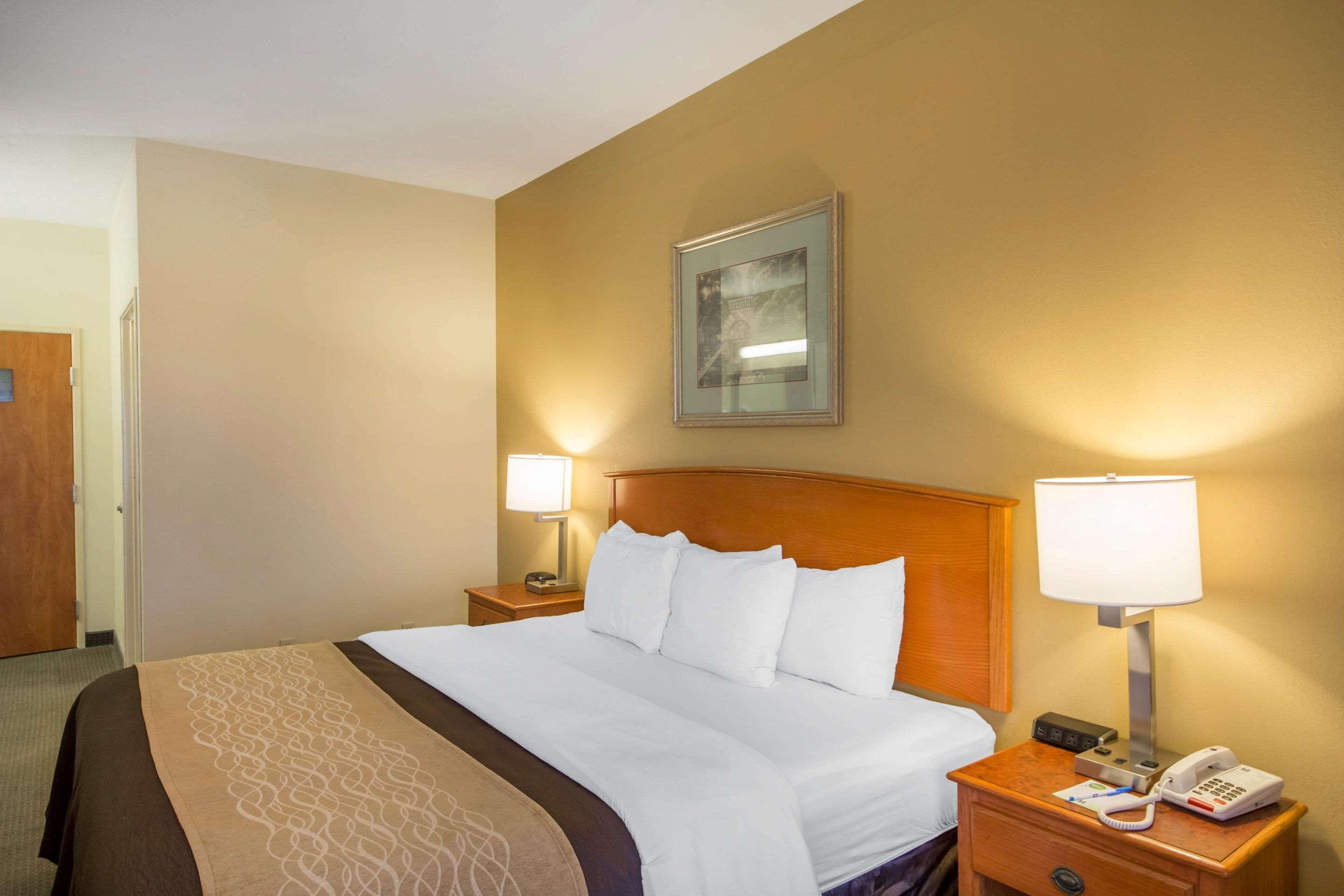 Quality Inn & Suites Midamerica Industrial Park Area Pryor Creek Exterior photo