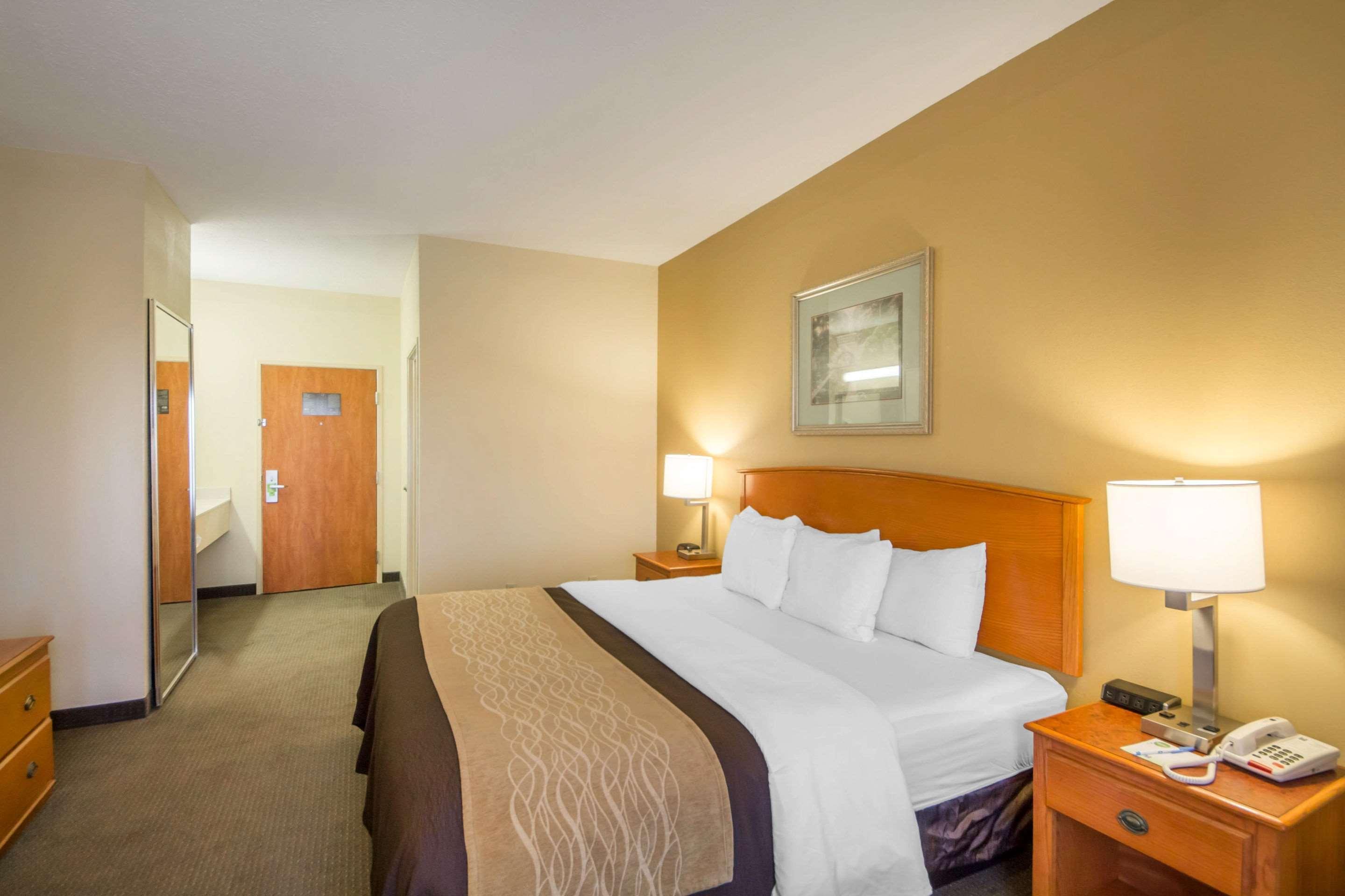 Quality Inn & Suites Midamerica Industrial Park Area Pryor Creek Exterior photo
