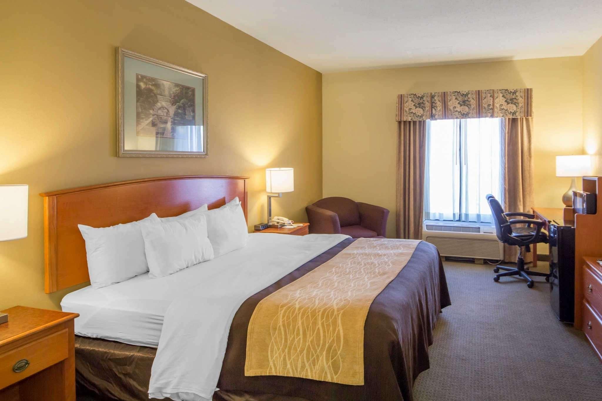 Quality Inn & Suites Midamerica Industrial Park Area Pryor Creek Exterior photo
