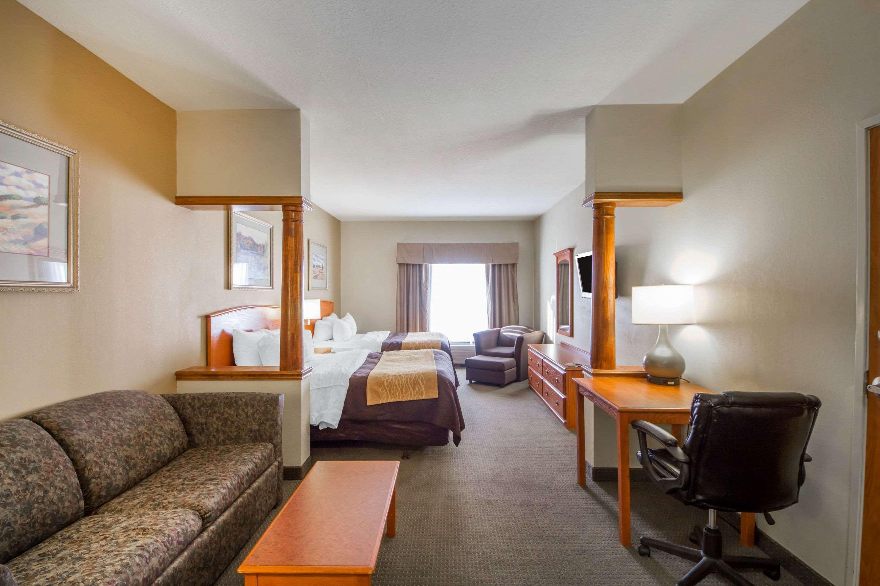 Quality Inn & Suites Midamerica Industrial Park Area Pryor Creek Exterior photo