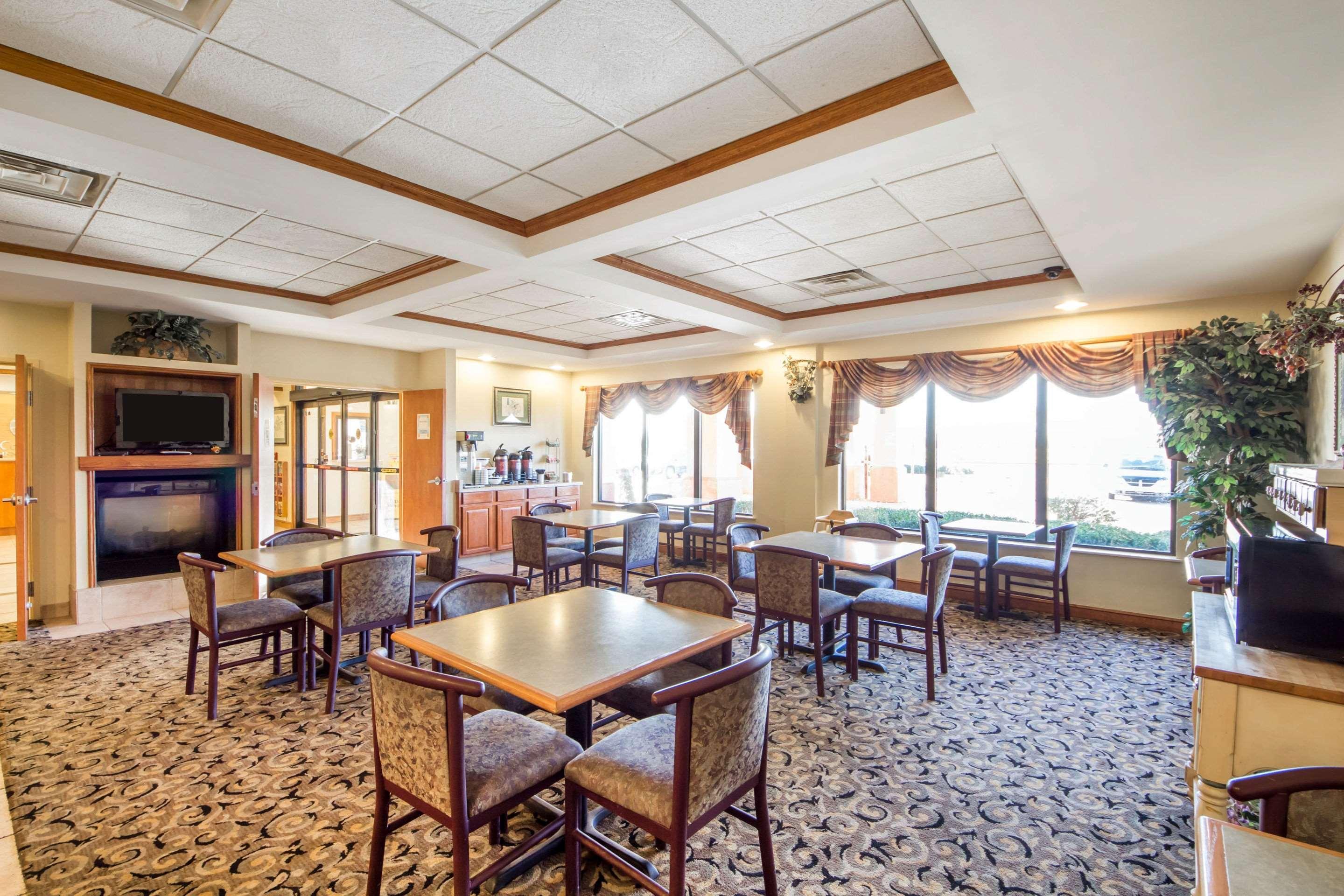 Quality Inn & Suites Midamerica Industrial Park Area Pryor Creek Exterior photo