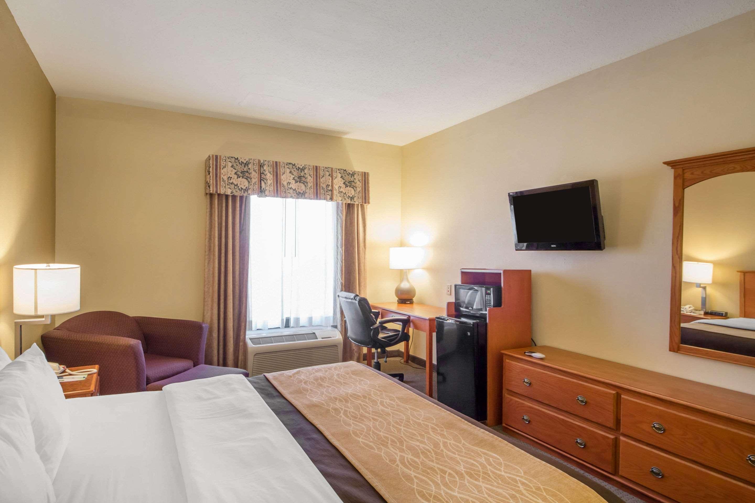 Quality Inn & Suites Midamerica Industrial Park Area Pryor Creek Exterior photo